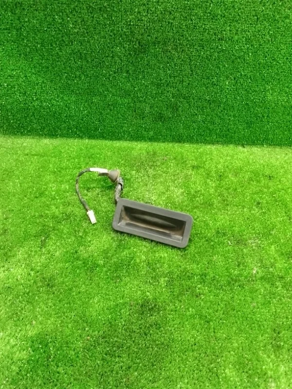 Кнопка открывания багажника Ford Focus II (2005—2008)