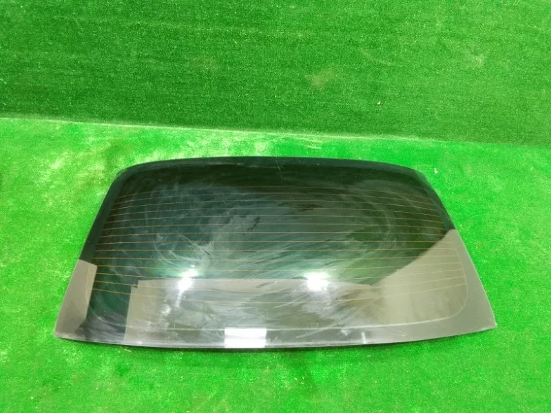 Стекло заднее Renault Symbol I (1999—2002)