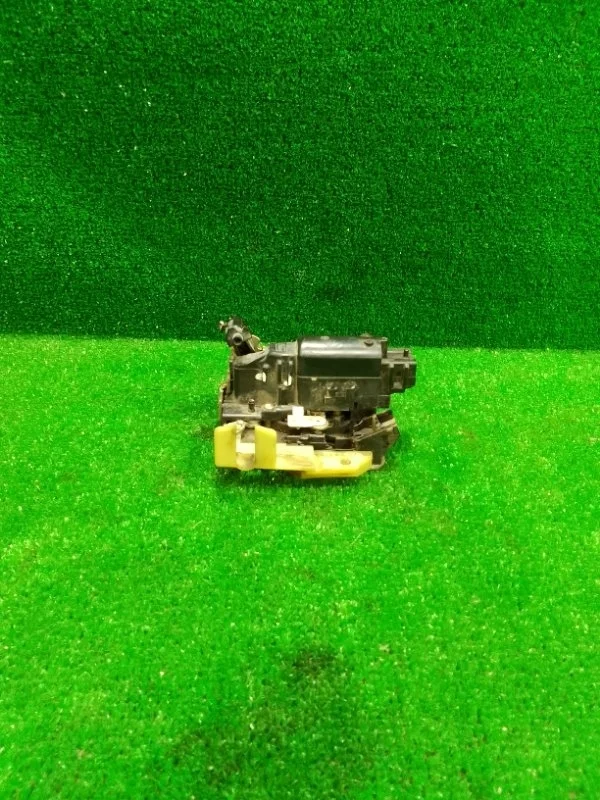 Замок двери Renault Sandero I (2009—2014)