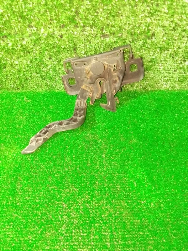 Замок капота Renault Sandero Stepway II рестайлинг (2018—2022)