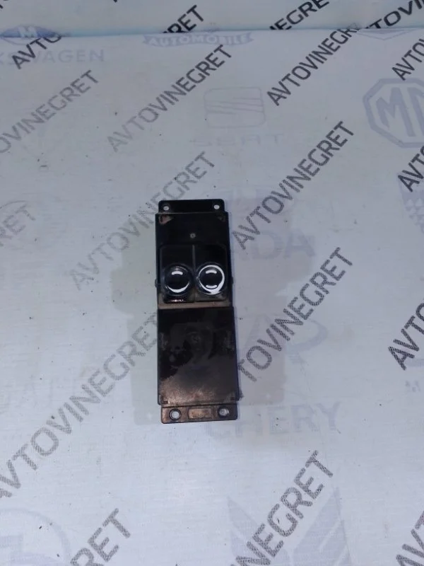 Блок управления стеклоподъемниками Hyundai Solaris I (2010—2014)