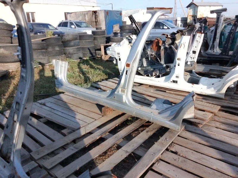 Порог кузова Nissan Almera N16 (2000—2003)