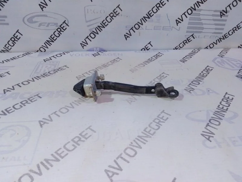 Ограничитель двери Mazda 3 BL (2008—2011)