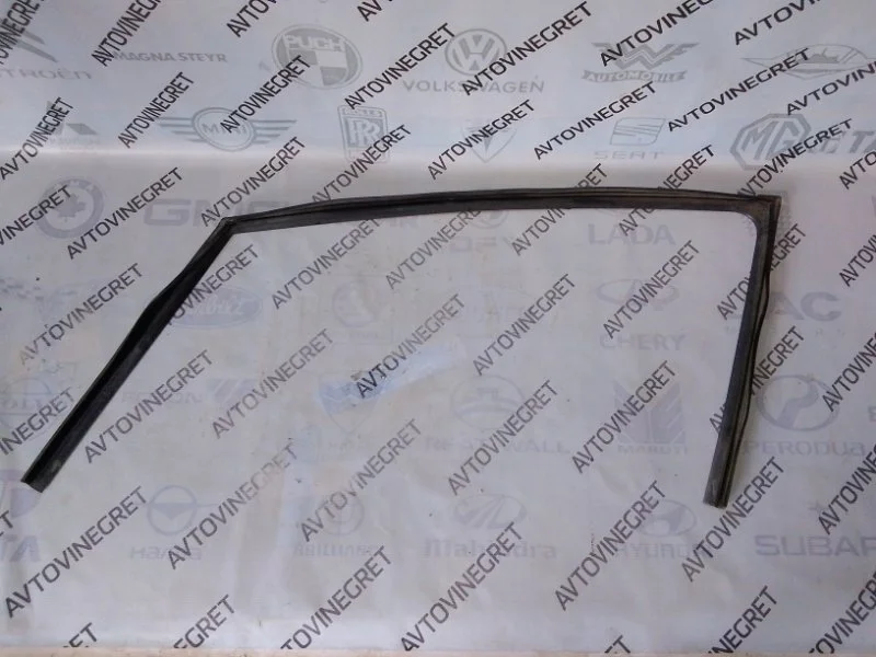 Уплотнитель стекла двери Kia Ceed JD (2012—2015)