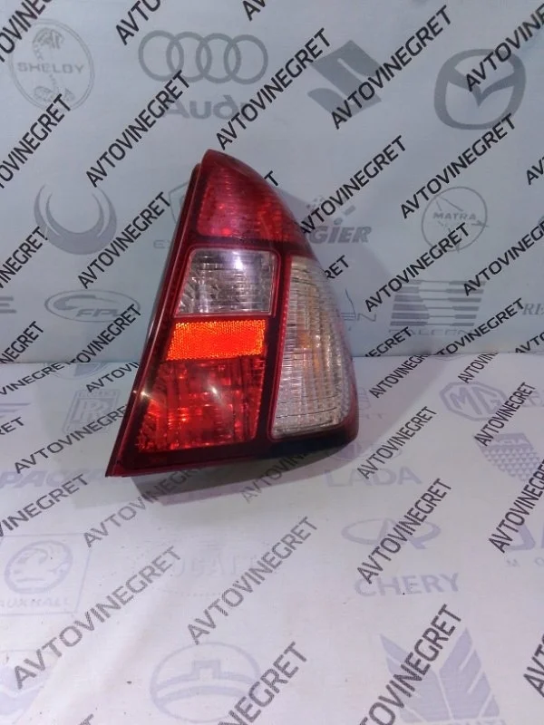 Фонарь Renault Symbol I (1999—2002)