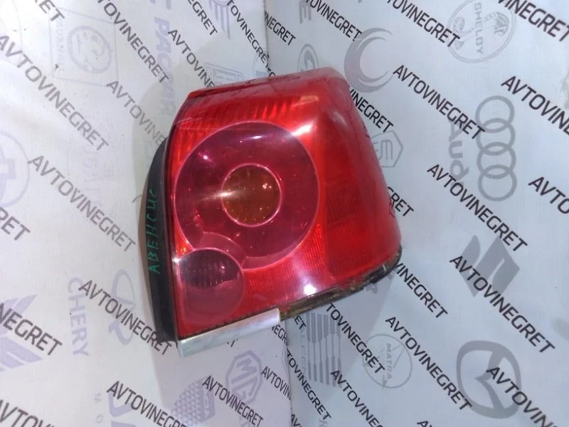 Фонарь Toyota Avensis T250 (2003—2006)