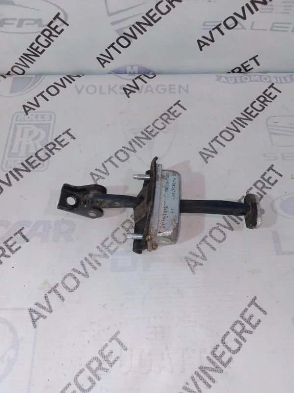 Ограничитель двери Ford Focus II (2005—2008)