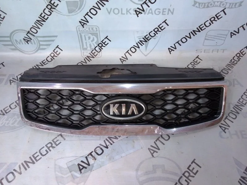 Решетка радиатора Kia Rio II рестайлинг (2009—2011)