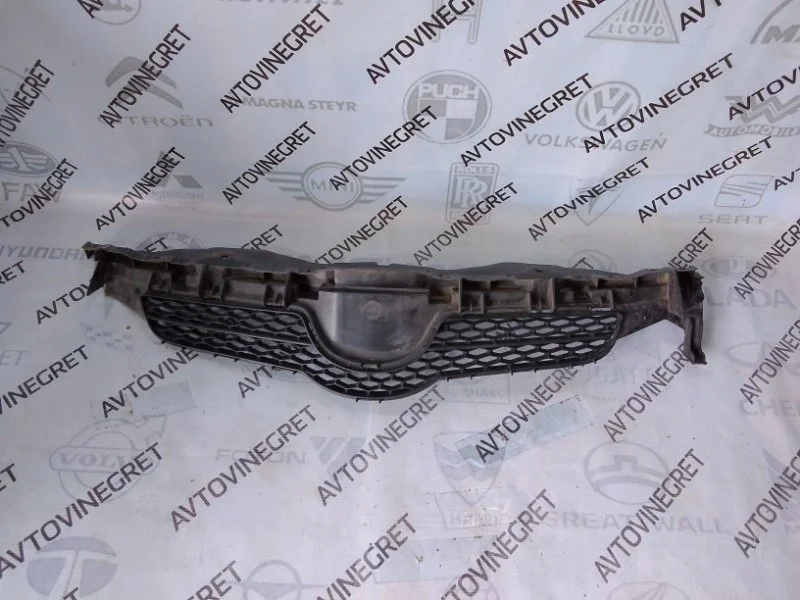 Решетка радиатора Toyota Auris E150 (2006—2010)