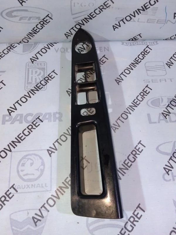 Накладка кнопок стеклоподъемника Kia Rio I (1999—2002)