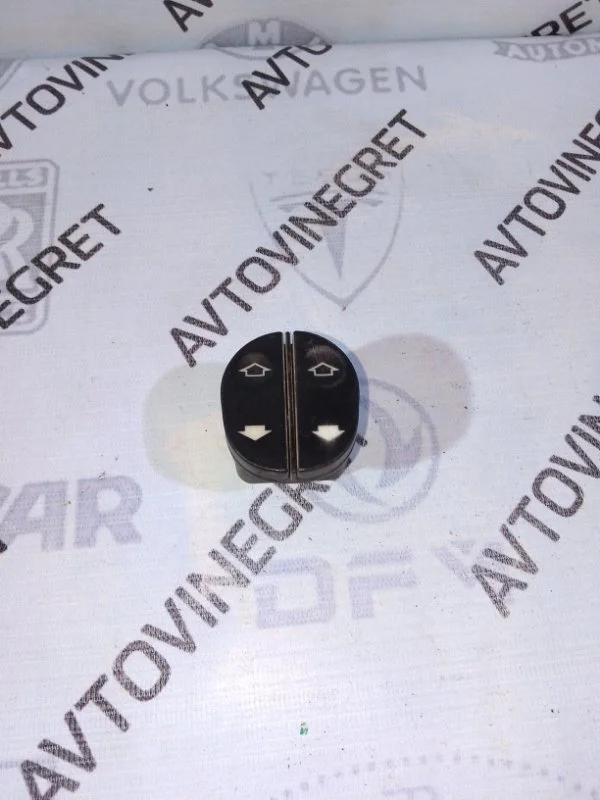 Кнопка стеклоподъемника Ford Fiesta Mk5 (2002—2008)