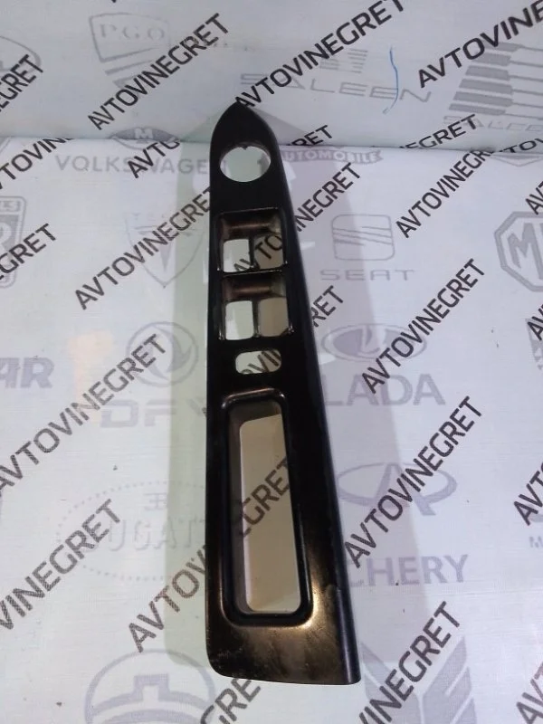 Накладка кнопок стеклоподъемника Kia Rio I (1999—2002)