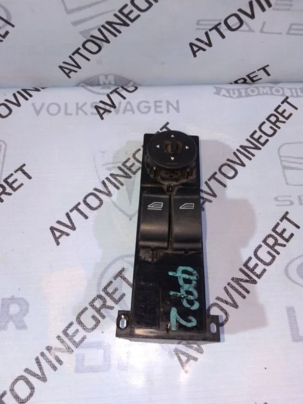 Блок управления стеклоподъемниками Ford Focus II (2005—2008)