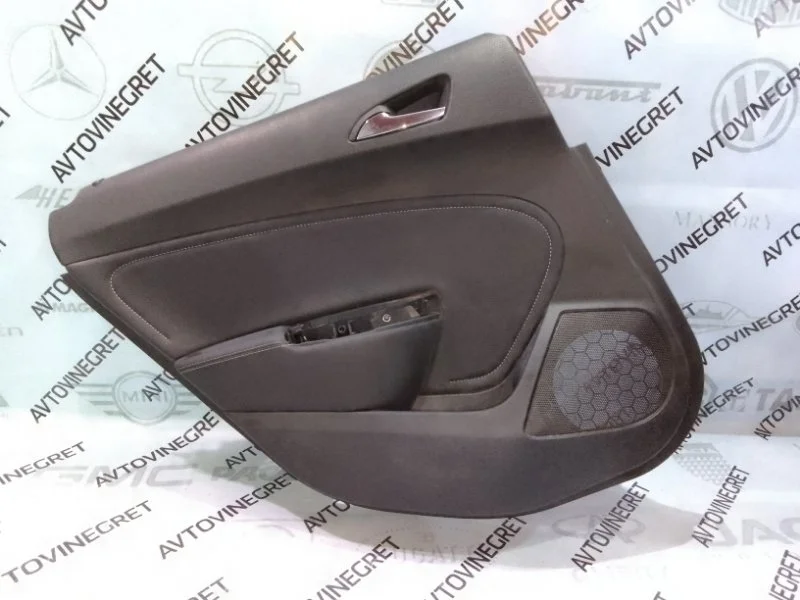 Обшивка двери Opel Astra J (2009—2012)