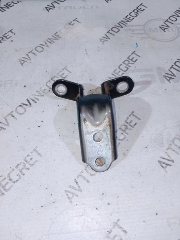 Петля двери Kia Sportage III (2010—2014)