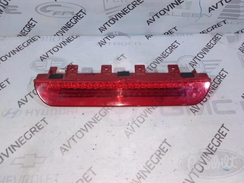 Стоп сигнал дополнительный Kia Sportage III (2010—2014)