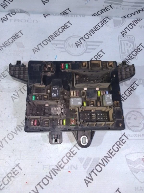 Блок предохранителей Opel Astra J (2009—2012)