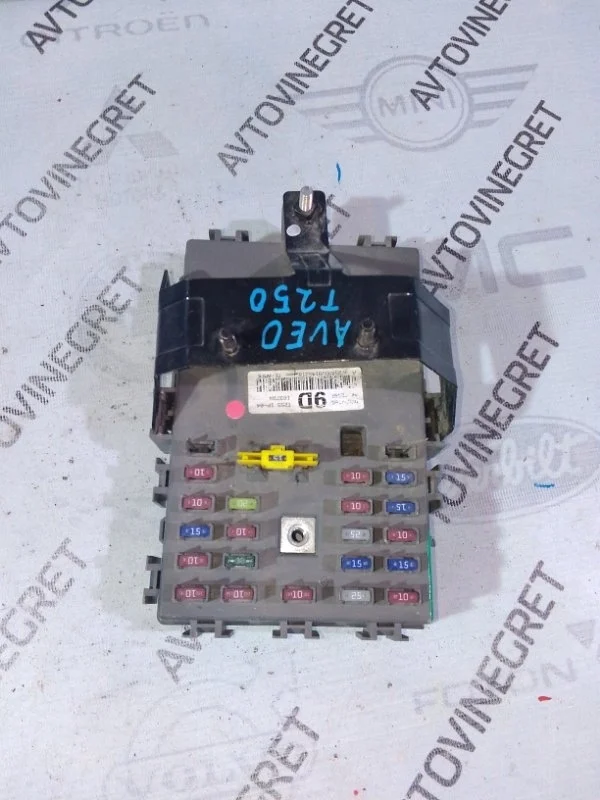 Блок предохранителей Chevrolet Aveo I (2003—2008)