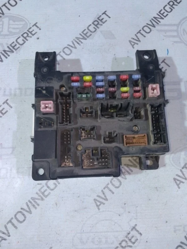 Блок предохранителей Mitsubishi Lancer X (2007—2010)