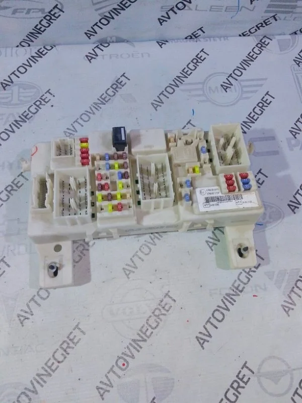 Блок предохранителей Ford Focus II (2005—2008)