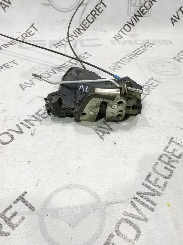 Замок двери Toyota Auris E150 (2006—2010)