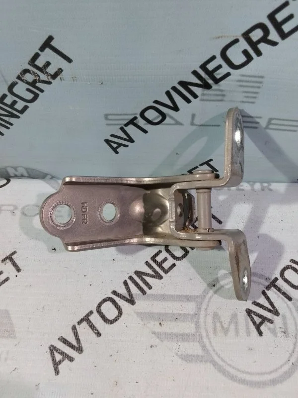 Петля двери Kia Ceed ED рестайлинг (2009—2012)