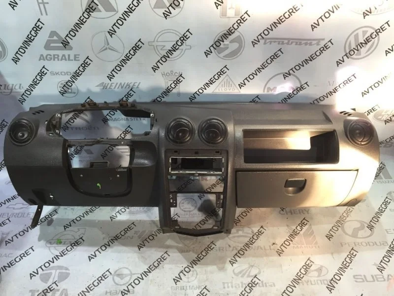 Торпедо Renault Logan I рестайлинг (2009—2015)