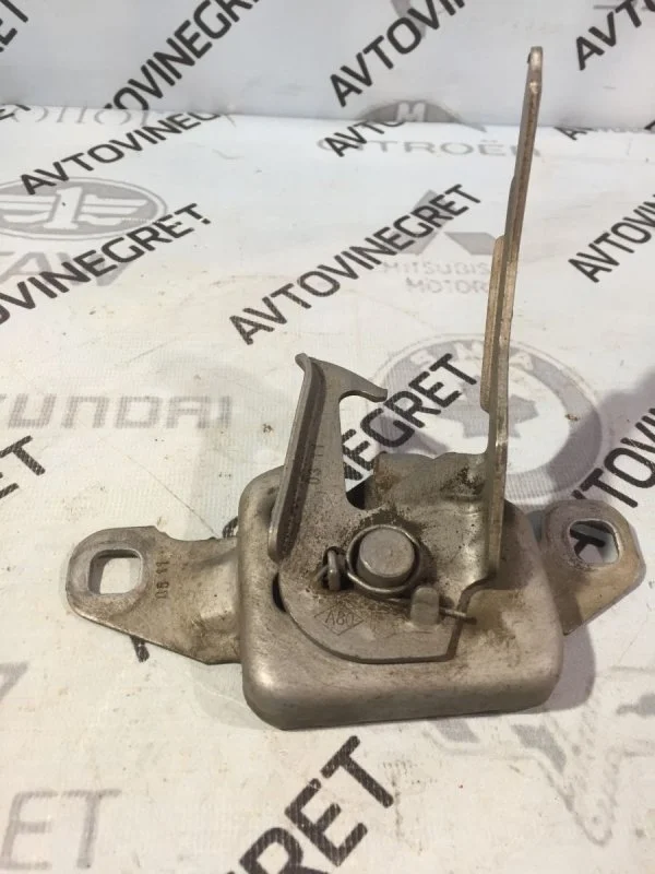 Замок капота Renault Duster I рестайлинг (2015—2021)