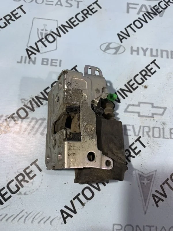 Замок двери Renault Logan I рестайлинг (2009—2015)