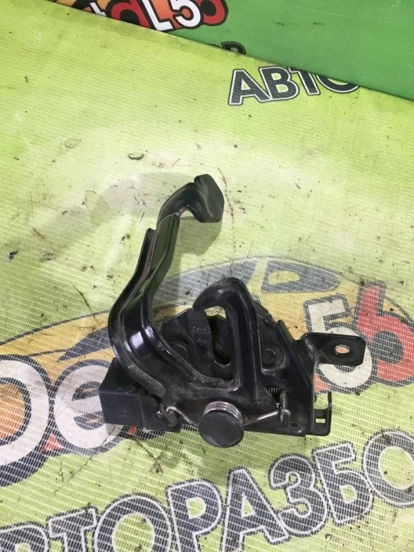 Замок капота Hyundai Solaris I рестайлинг (2014—2017)