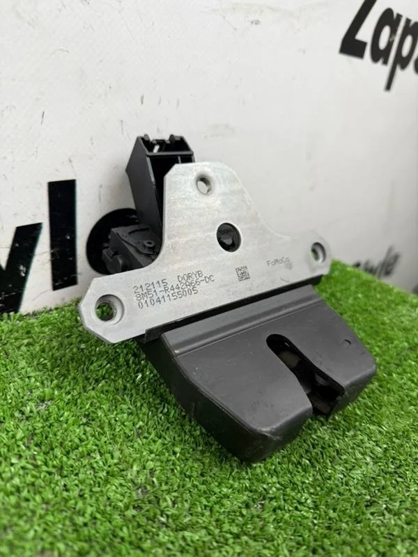 Замок крышки багажника Ford Focus 3 2015