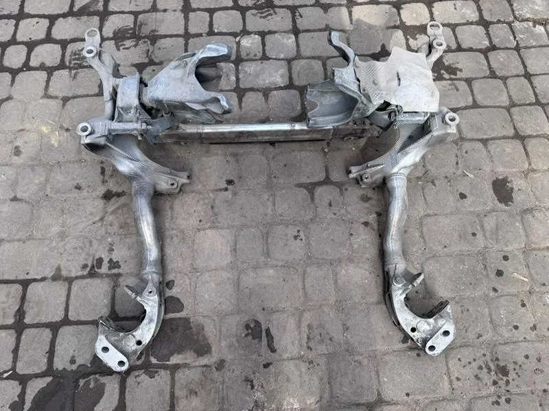 Подрамник AUDI a4 B8