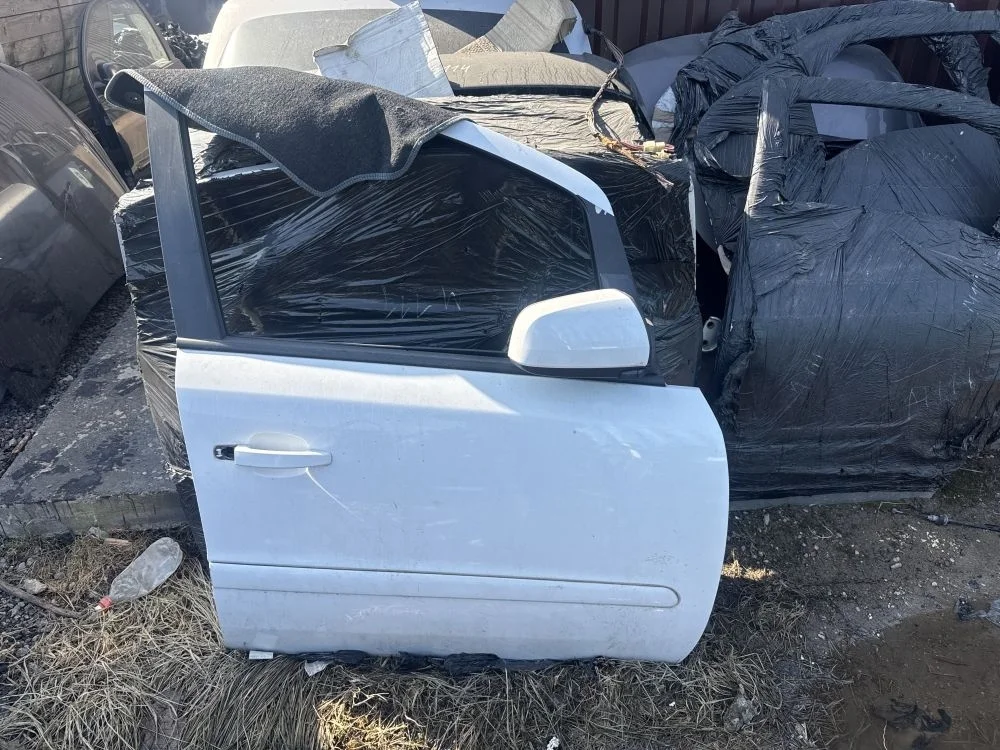 дверь передняя правая opel zafira B