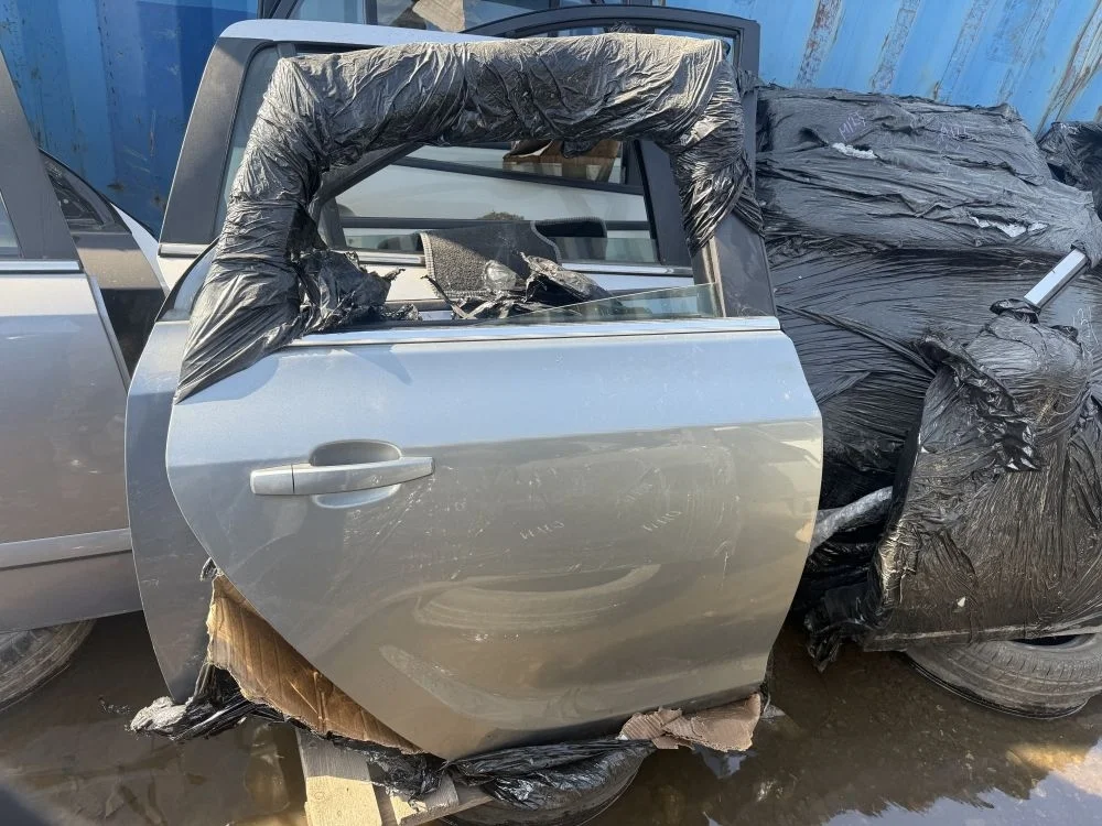 дверь задняя правая opel astra J