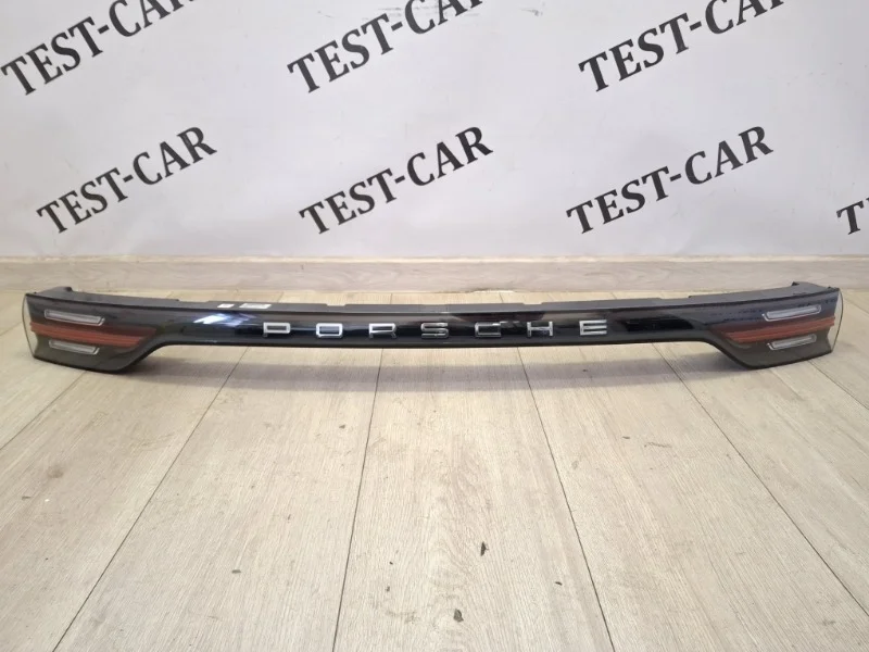 Фонарь в крышку багажника Porsche Cayenne 3 2018- PO536