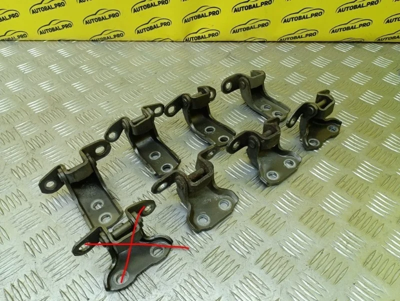 Петля двери Toyota Sequoia II 2008 - 2022 2013 6871002020 ВНЕДОРОЖНИК 5.7 I 3URFE