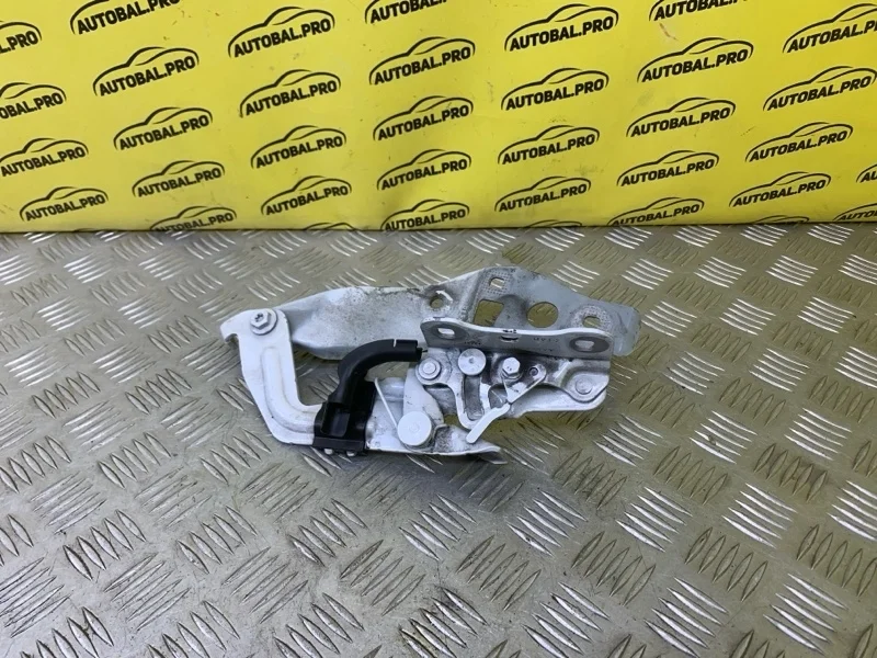 Петля капота левая Mercedes-Benz GLB 200 (2019-н.в) 2021 A1778801100 ВНЕДОРОЖНИК 1.3 I M282