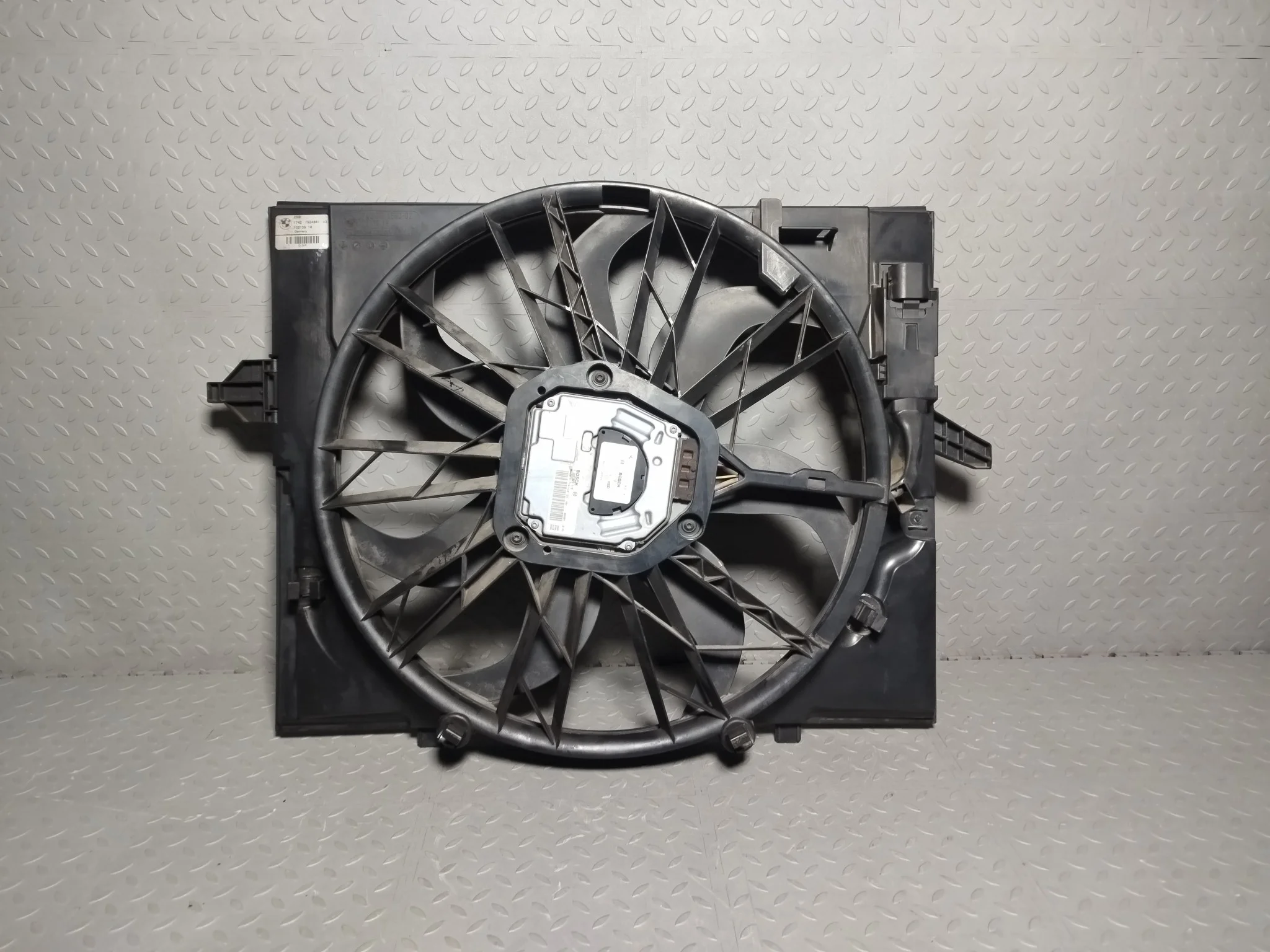 ДИФФУЗОР BMW ПРАВЫЙ 17427514560