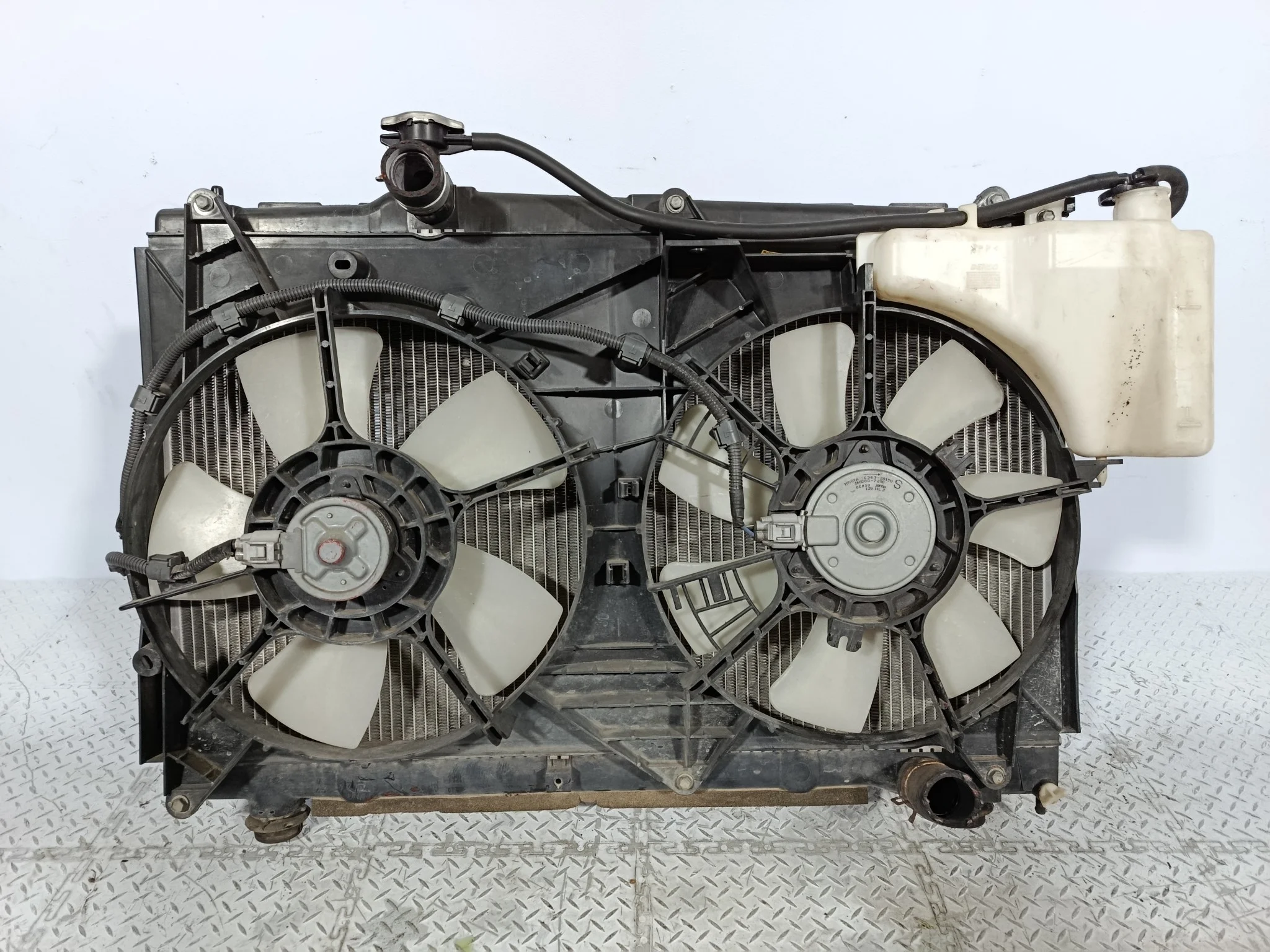 РАДИАТОР ДВИГАТЕЛЯ TOYOTA 1640028290 NE309