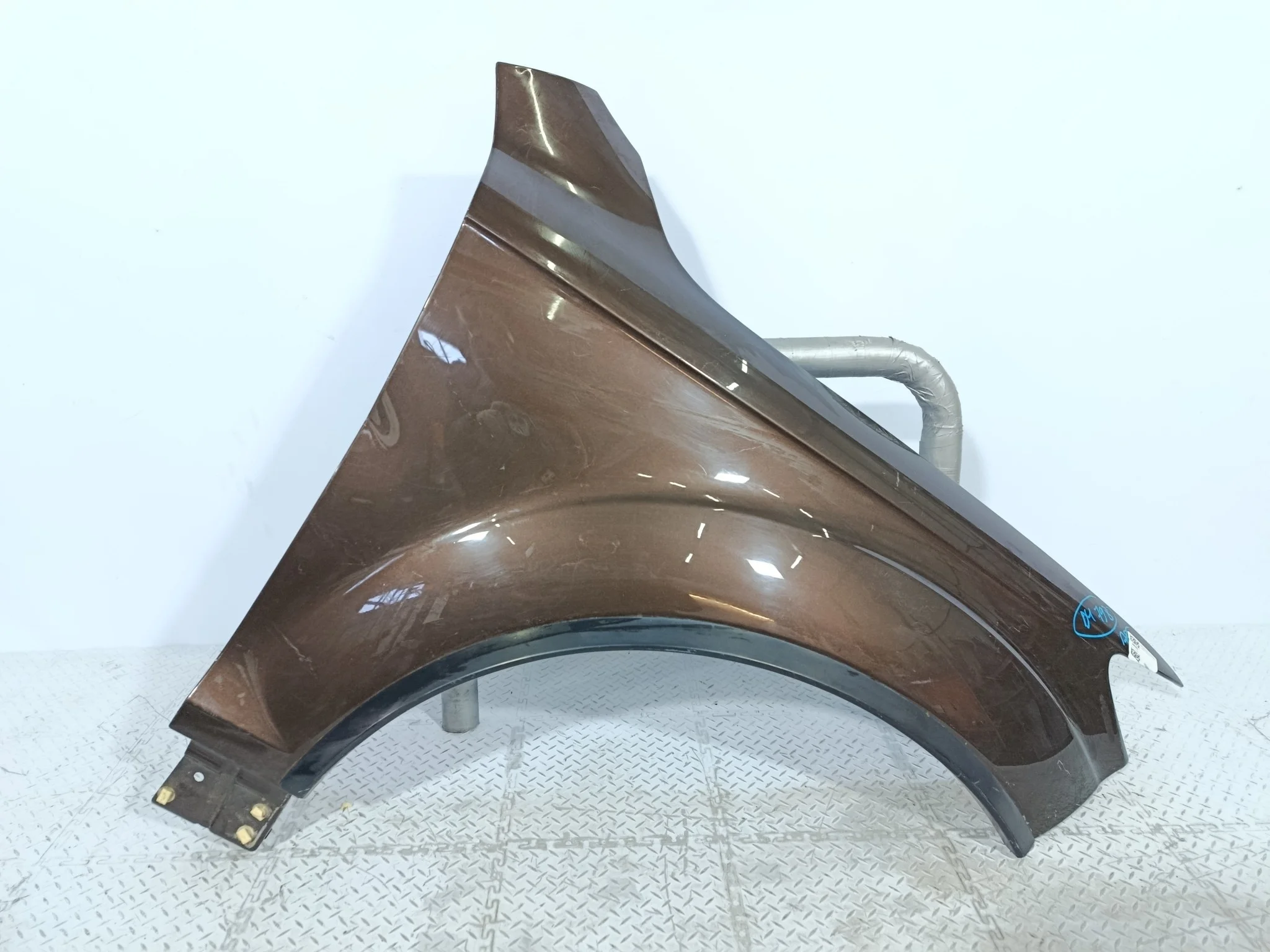 КРЫЛО AUDI Q7 4L0821102 ПЕРЕДНЕЕ ПРАВОЕ серый DY798