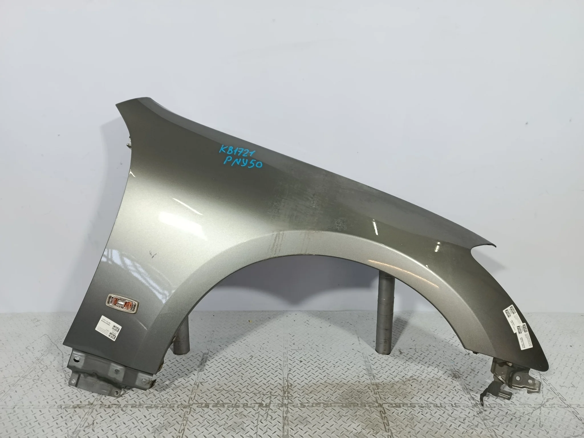 КРЫЛО NISSAN FUGA 63100EG030 ПЕРЕДНЕЕ ПРАВОЕ  серый, WV2 KB1721