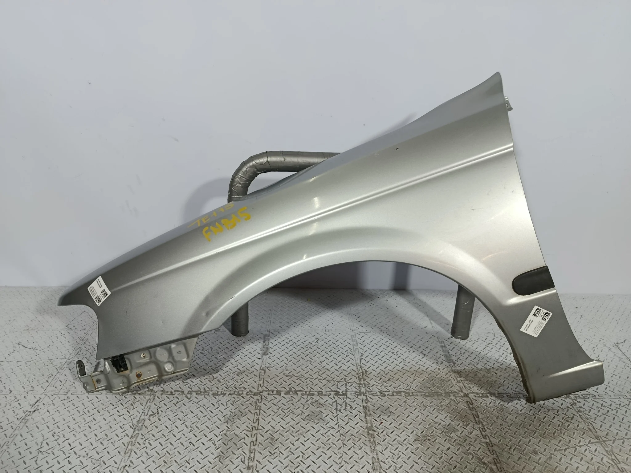 КРЫЛО NISSAN SUNNY 631014M430 ПЕРЕДНЕЕ ЛЕВОЕ серебро, KG1 TE175