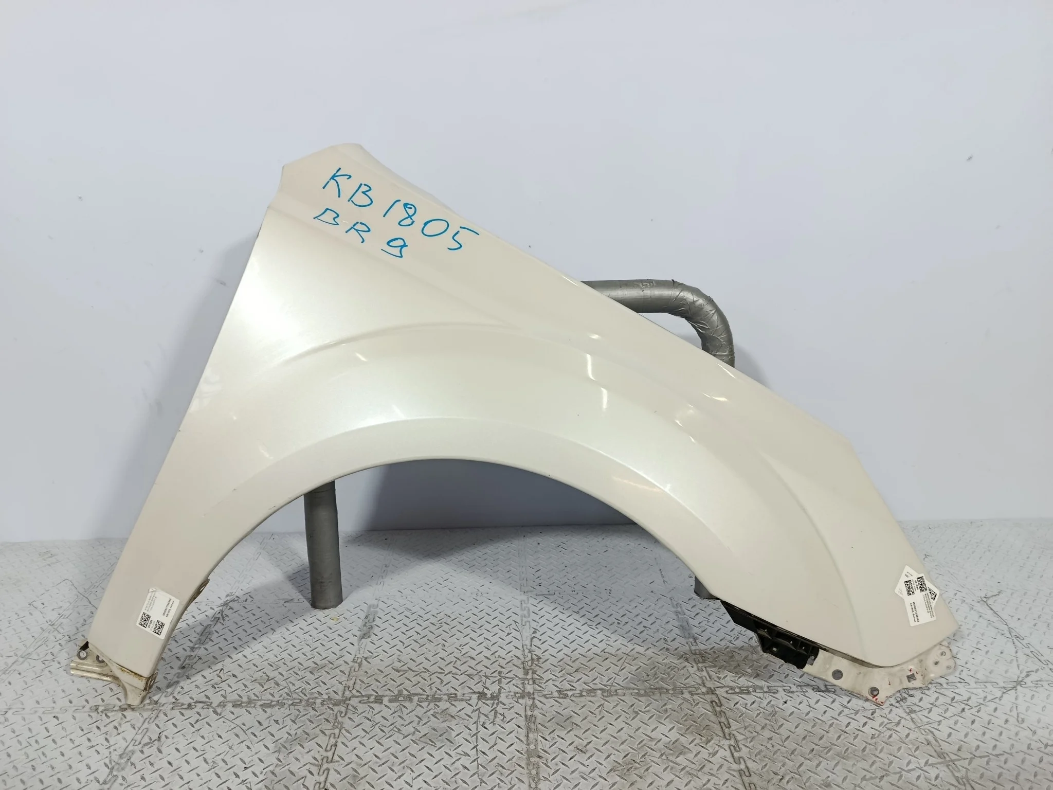КРЫЛО SUBARU OUTBACK 57120AJ0409P ПЕРЕДНЕЕ ПРАВОЕ белый, 37J KB1805