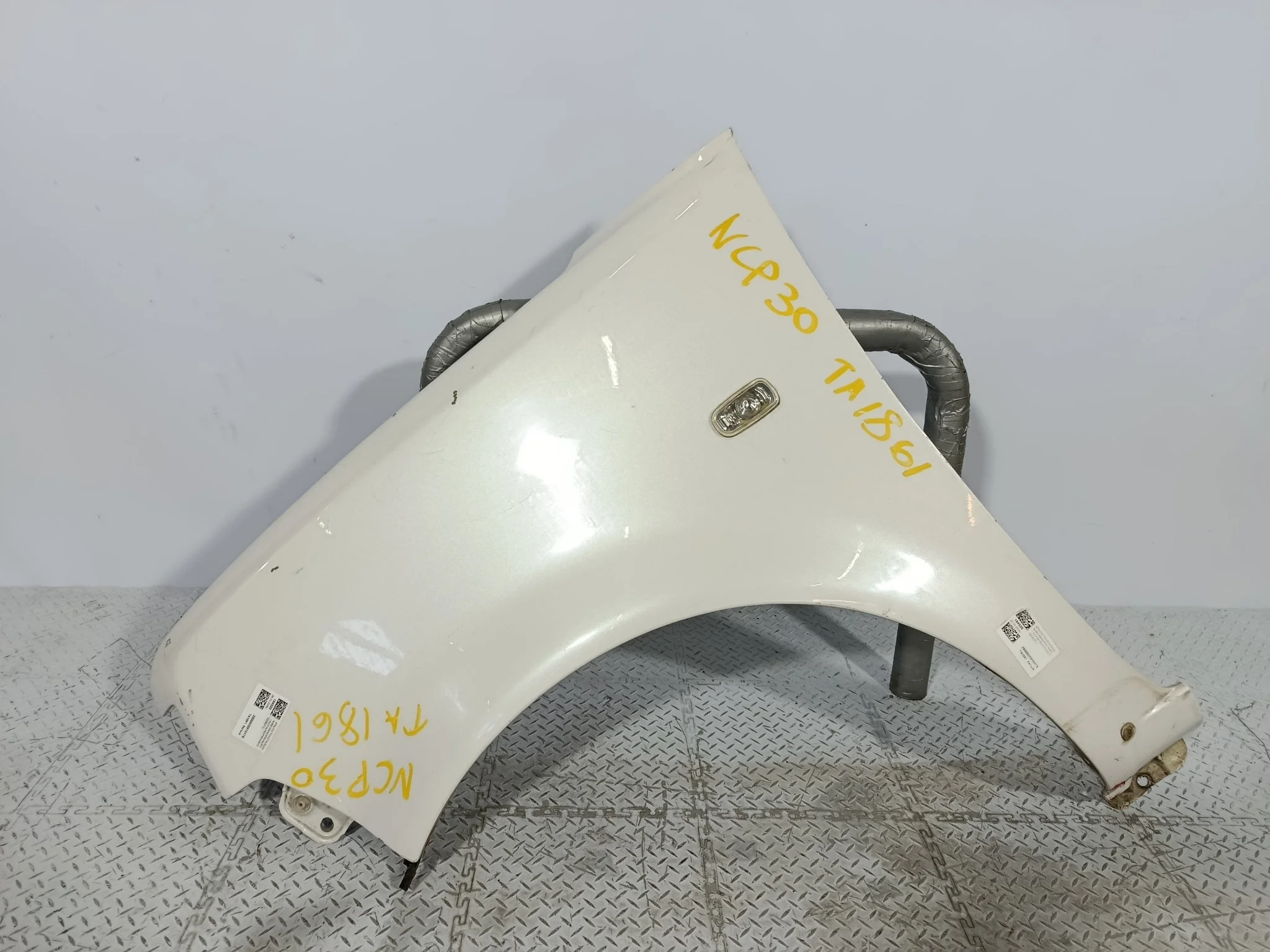 КРЫЛО TOYOTA SCION BB XB 5381252080 ПЕРЕДНЕЕ ЛЕВОЕ белый, 064 TA1861