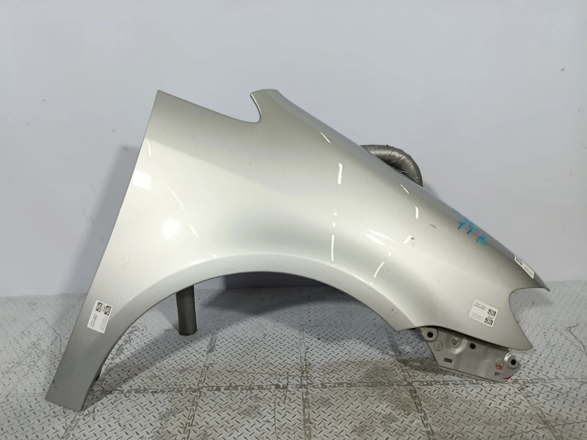 КРЫЛО VOLKSWAGEN TOURAN 1T0821022B ПЕРЕДНЕЕ ПРАВОЕ серебро KB1800