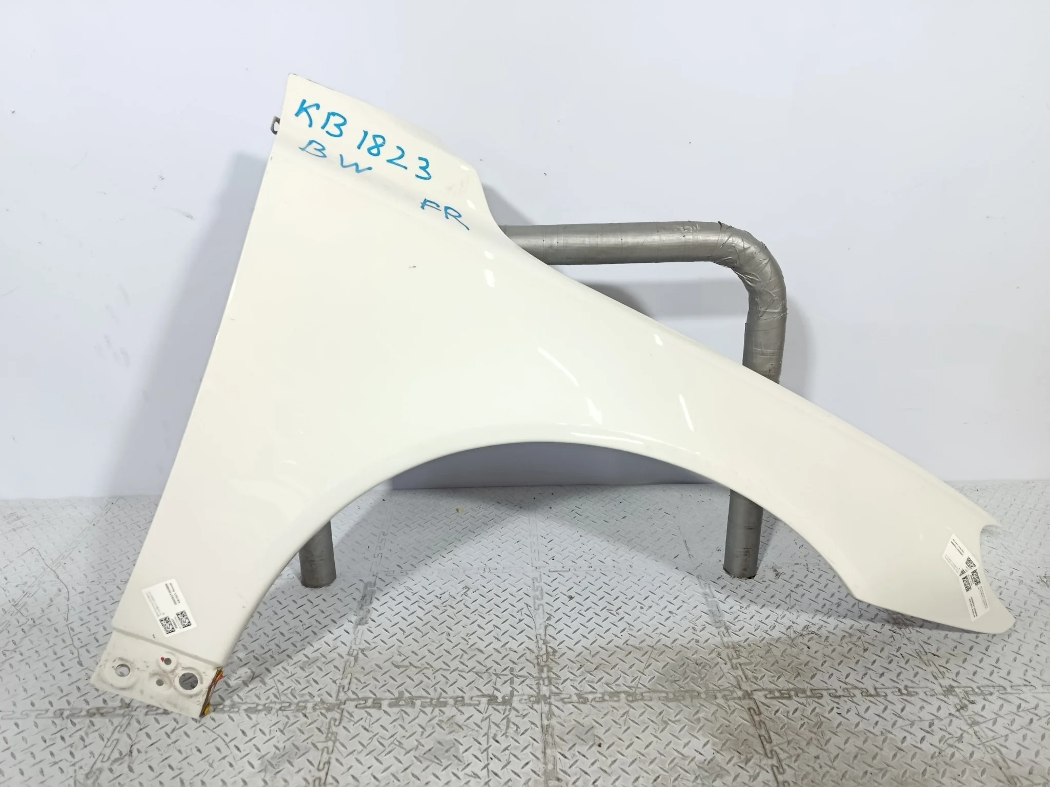 КРЫЛО VOLVO S80 V70 31294001 ПЕРЕДНЕЕ ПРАВОЕ белый KB1823