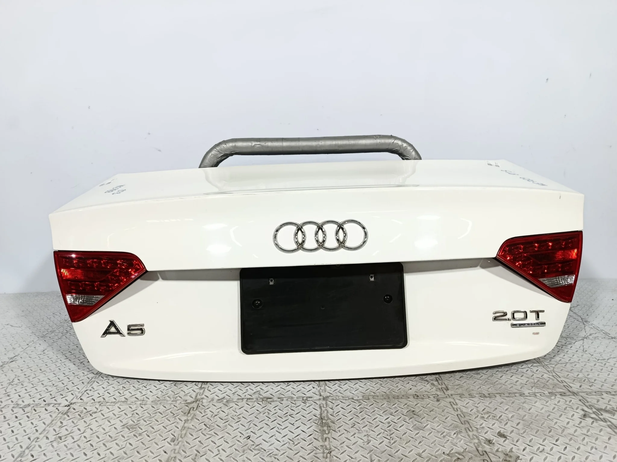 КРЫШКА БАГАЖНИКА AUDI A5 S5 8T0827023AJ белый, LY9C KE789