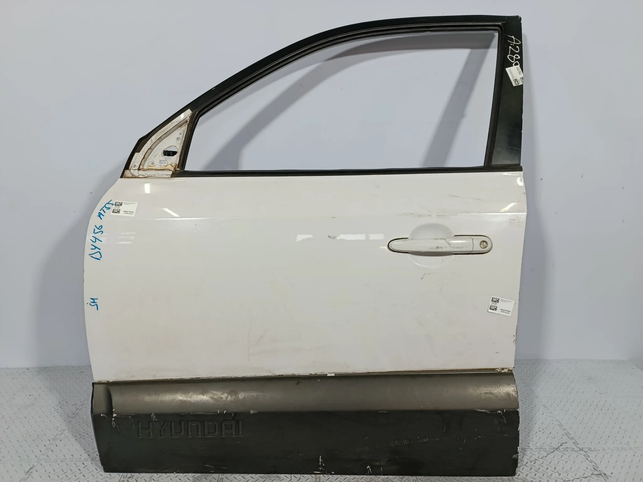 ДВЕРЬ HYUNDAI TUCSON 760032E050 ПЕРЕДНЯЯ ЛЕВАЯ белый DY456