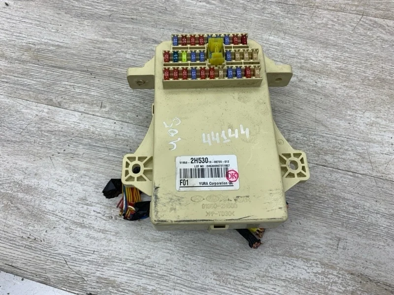 Блок предохранителей HYUNDAI i30 2010 919502H500 УНИВЕРСАЛ D4FB