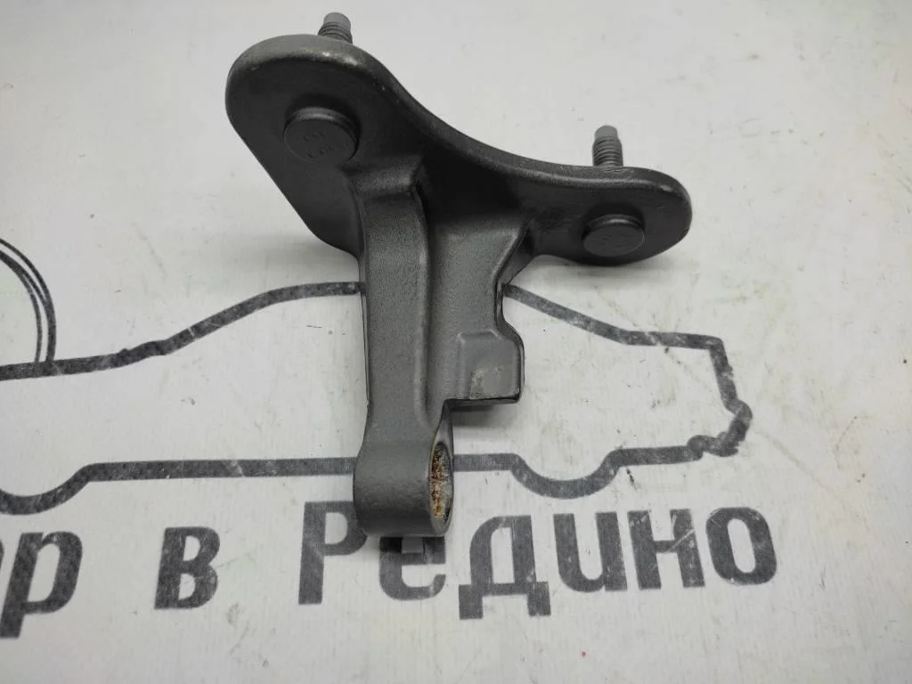 Петля двери Mercedes-Benz